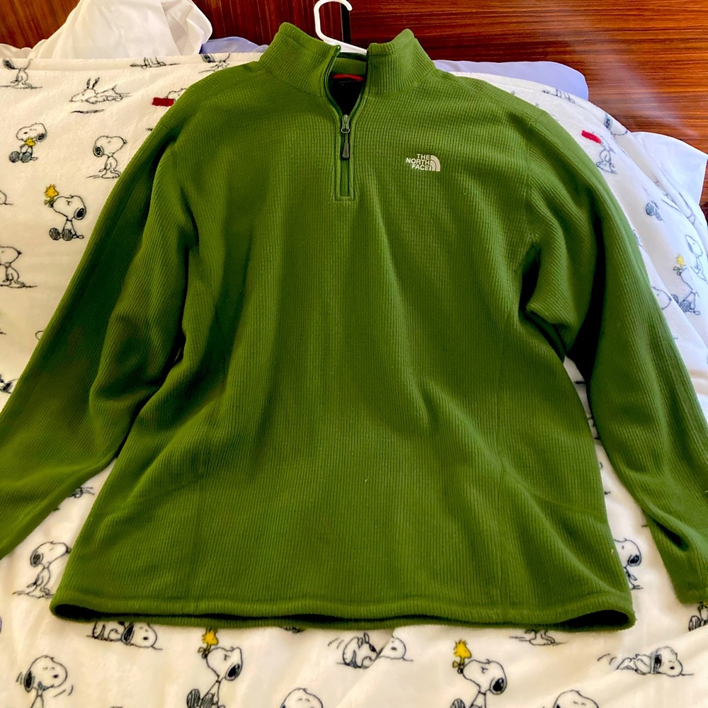 Men’s Northface sweater.